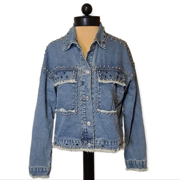 Pink Lily Jackets & Blazers - Studded Distresses Cropped Jean Jacket by Pink Lily Small